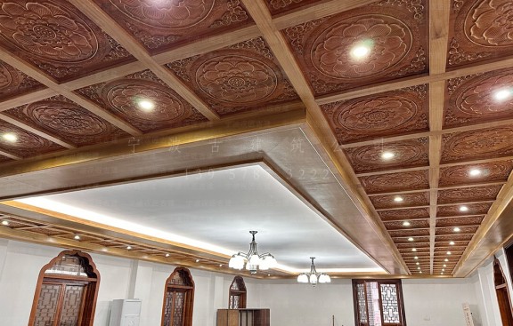 仿古建筑施工团队，匠心独运，还原千年寺庙历史风貌