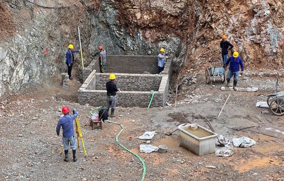 寺院施工中的瓦作工艺，屋面、脊饰与古代传统技法