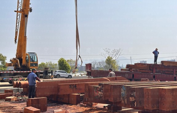 古建筑博风板设计，山墙面保护椽头的木制构件解析