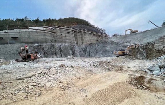 云南省寺庙彩绘修复，传统工艺在时光守护中的重生