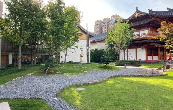 中式装修精英，为寺院注入深厚文化底蕴与东方美学