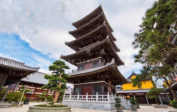 提供寺院改建施工图及布局，出具鸟瞰图预算，改建寺院建筑格局