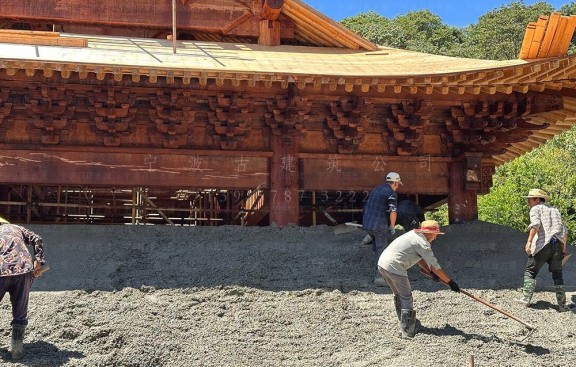 瑞安古建资深设计师，承接瑞安仿古寺庙保护修缮与效果图制作